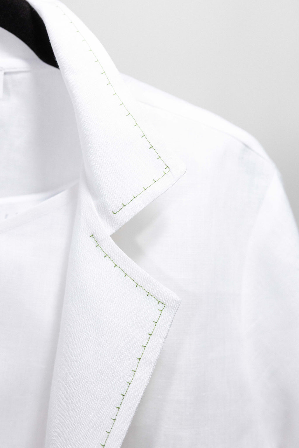 CAMICIA DECO lino bianco con ricamo verde chiaro