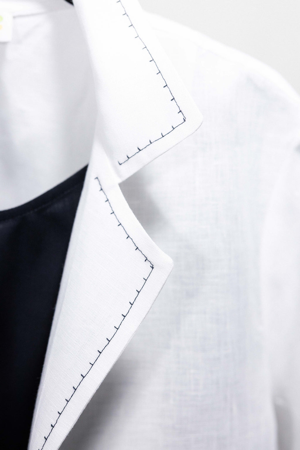 CAMICIA DECO lino bianco con ricamo blu